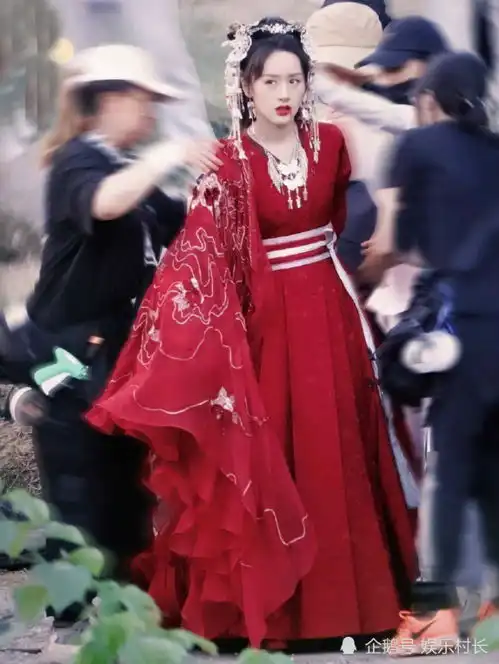 袁冰妍十天上班十套私服,古装造型比琉璃璇玑还要美,御姐甜妹切换自如