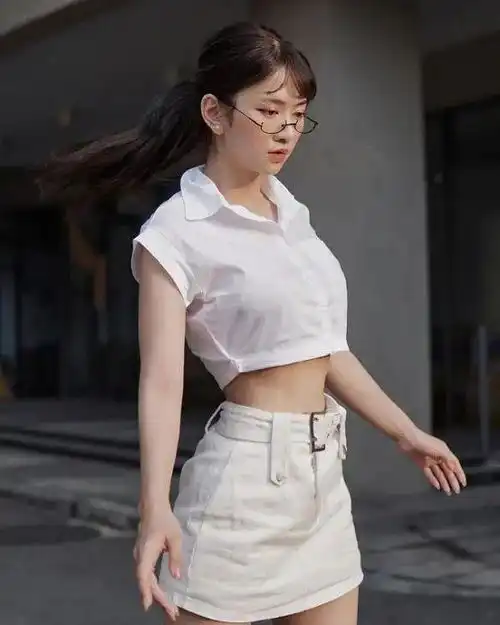 蜂腰肥臀大长腿火辣迷人的越南美女你爱了吗