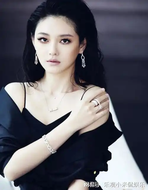 汪小菲担心孩子作业没人帮扶,不舍给孙子买新衣,继母穿戴奢华