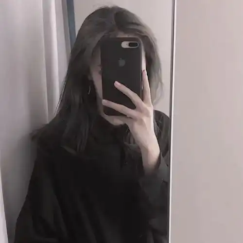 拿手机女头,自拍挡脸与人间寥寥月色,长眠一场