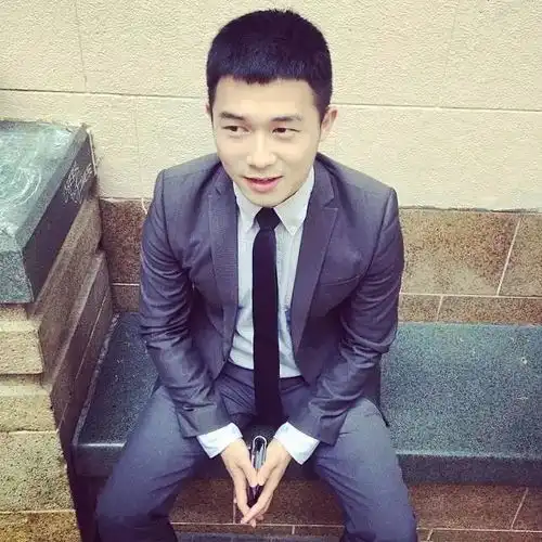 被偷拍的正装制服型男私照一览,深挖男神的真实面