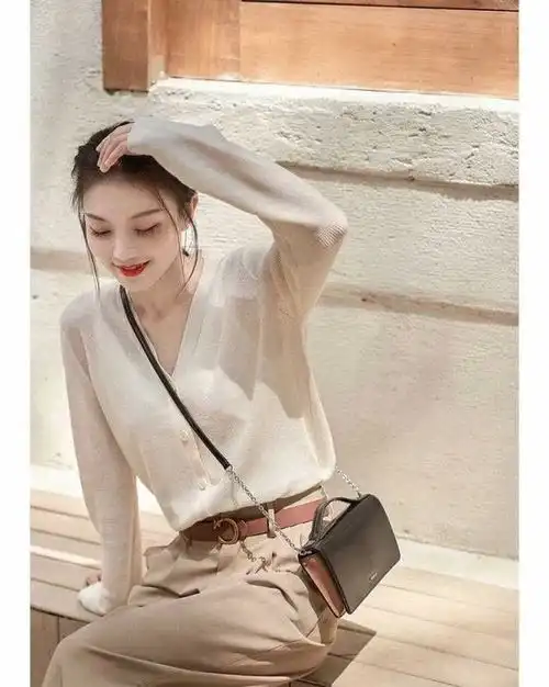 女生30岁如何穿搭才优雅试一试针织开衫,让你显得高级又温柔