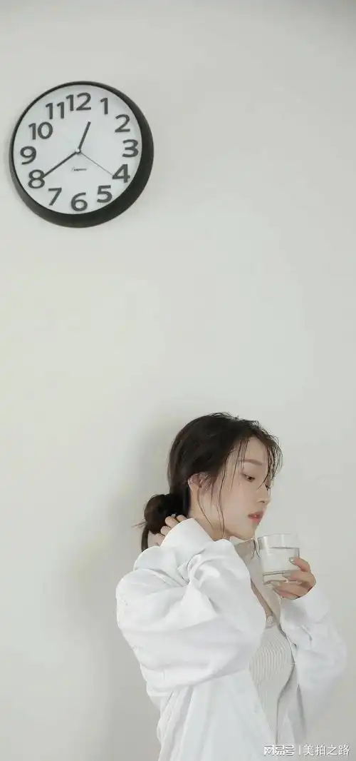 又纯又欲的唯美女生,白衬衣包裹了所有美好和幻想