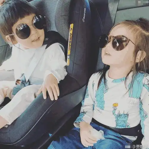 贾静雯修杰楷晒浪漫婚纱照超甜蜜,已确定本月25日巴厘岛补办婚礼