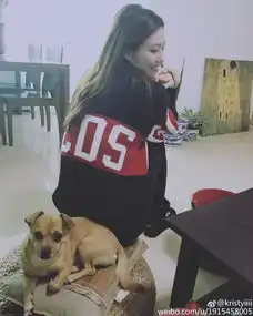 游泳女神刘湘新自拍皮肤白皙