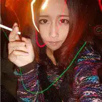 网图女生抽烟头像霸气微信头像图片大全