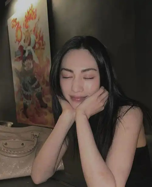最美女韩星nana去除纹身过程引热议,韩网友一定非常疼吧
