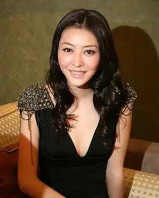 娱乐圈女演员参加吸引人的化妆活动