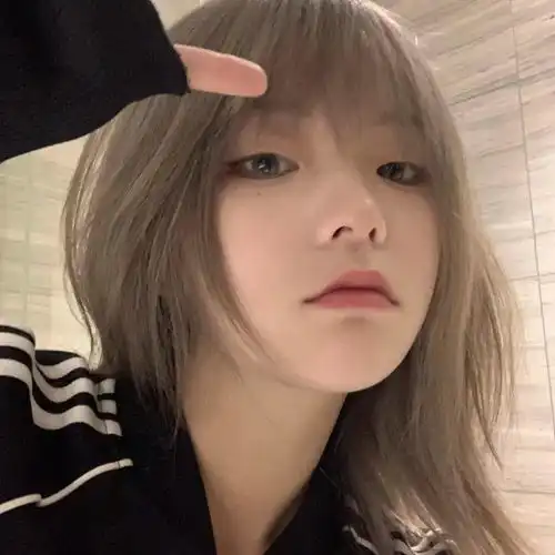 女生头像你看看月亮孤单单的亮