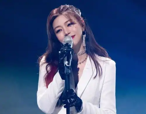 陈妍希依旧会演小龙女,曾被吐槽太丑,但这个狗粮是怎么回事