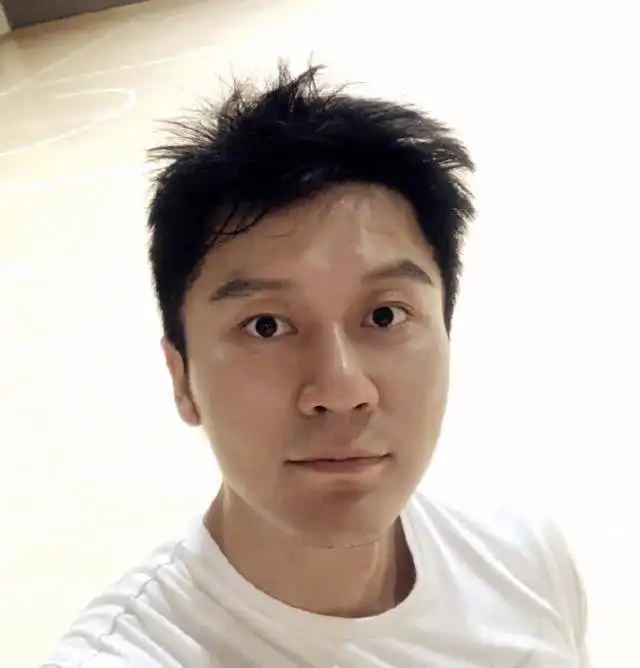 网曝李晨杜淳深夜酒吧聚会,众美女作陪一同回家,分手后未受影响