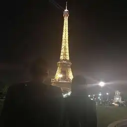 组图阿联携爱妻畅游法国晒埃菲尔铁塔前合影