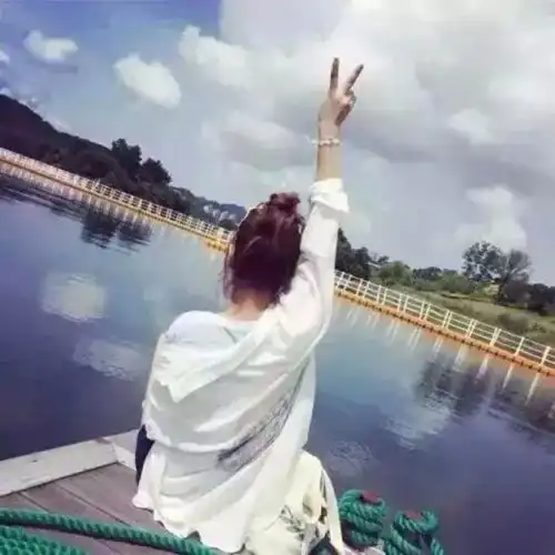 女生头像背影剪刀手