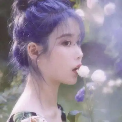 江孑ins唯美时尚气质魅力风拿花女生头像我要个性网