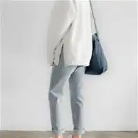 女生侧面头像不露脸背景白色