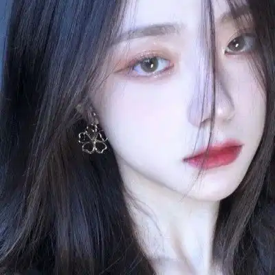 脸上这3地方凸起的女生,是标准樱花脸,全中闺蜜都嫉妒