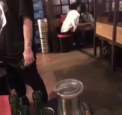 真好,又有女朋友又有猫