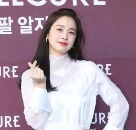 这是41岁该有的脸跟身材吗韩国女星金泰熙也太让人羡慕了,这就是冻龄吧