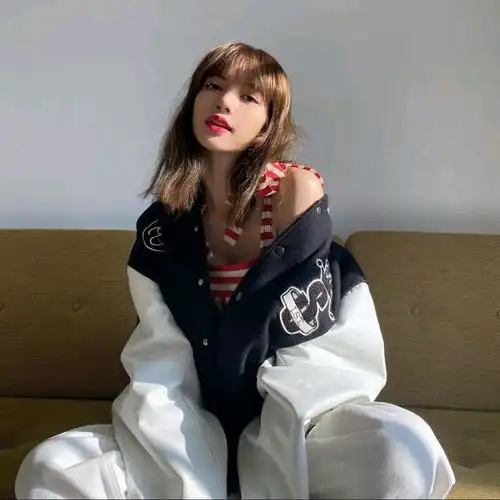 人间芭比lisa头像超级无敌可爱和帅气并存的女孩lisa