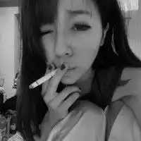 求女生黑白色的头像