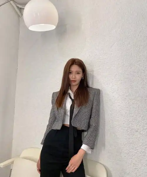 组图网友发现少女时代崔秀英ins点赞郑秀妍相关视频