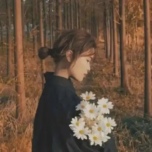 拿花的情侣头像浪漫文艺山野万里,你是我藏在微风中的欢喜