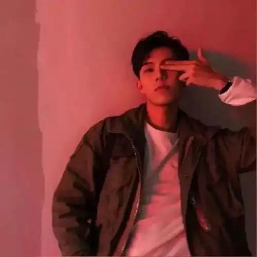个性男生头像听到喜欢的人谈恋爱是什么心情