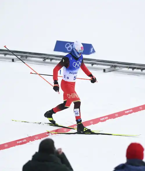 北京冬奥会越野滑雪男子50公里集体出发自由技术比赛赛况