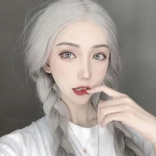 美瞳白发时尚美人