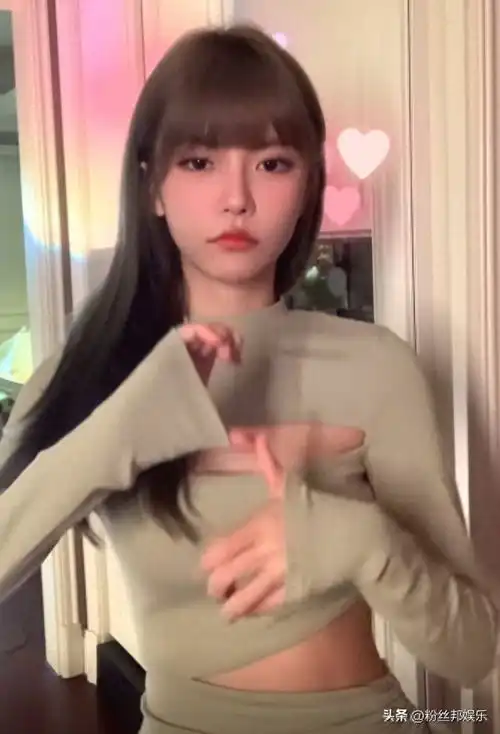 又一位高仿至臻版,美女网红撞脸周淑怡,网友评价照着整的