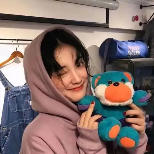唯美清新真人女生头像又是一个阴雨天