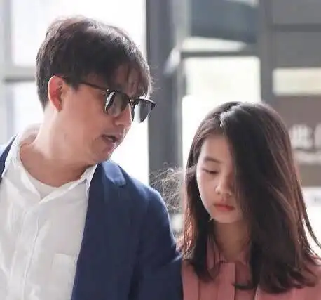 黄磊女儿13岁一米七,有望成第二个关晓彤,颜值却输给了妹妹