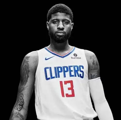 nba现役最强小前锋詹姆斯只排第三第二被誉为当代奥尼尔