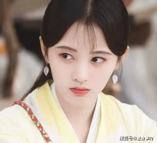 公认最美的7大黄衣女神,赵丽颖第4,林心如第3,第一盛世美颜
