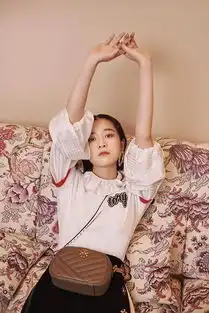 张雪迎文艺复古风大片曝光满溢优雅率性少女气息