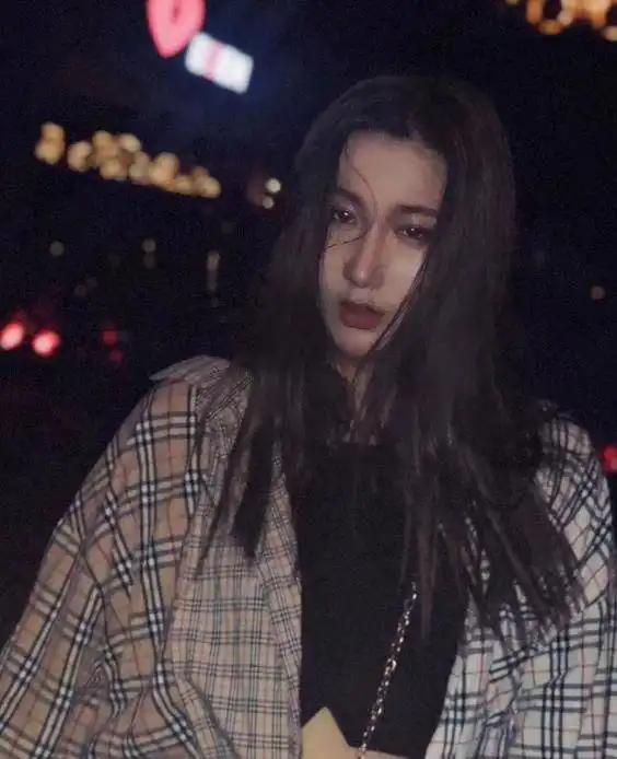锤娜丽莎自曝曾是女团c位,本以为是段子,看到旧照彻底沦陷了