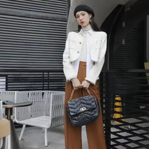 秋天流行穿小香风衣服,优雅气质有女人味,出街时髦又高级