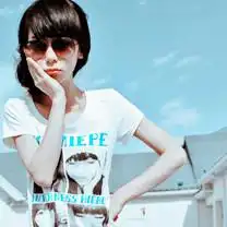 求戴墨镜的女生头像