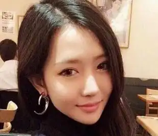 搞笑gif真不知他们咋样亲热,这咋玩,够不着啊