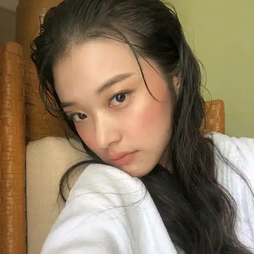 你要相信这个世界还是有温柔的人啊性感阳光冷酷女生头像