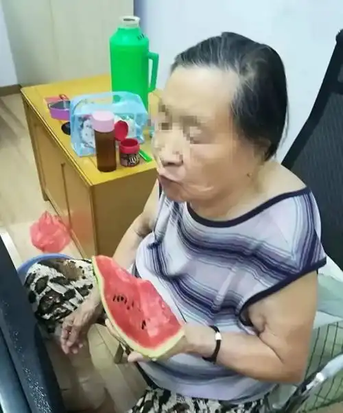 警惕冰箱里的隐形杀手女子吃冰箱剩西瓜引发脑脓肿