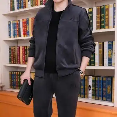 适合3555岁中年男人的运动套装,穿上上档次,春节出门有面