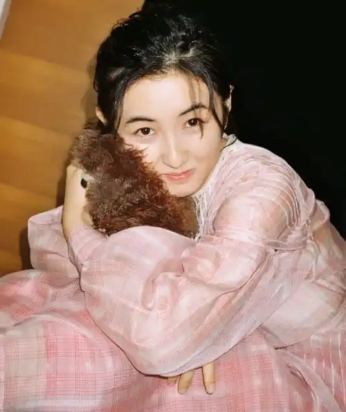 00后爱上瘦瘦裙,初夏这样穿甜美减龄,校草都要偷看你