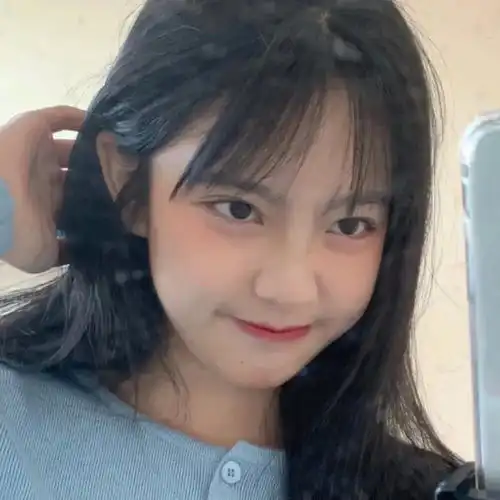 女生头像是吃可爱多张大的吗