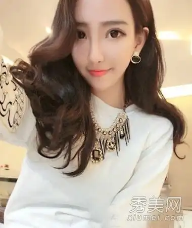 2014年韩式烫发必备女士扇子具有良好的时尚气质
