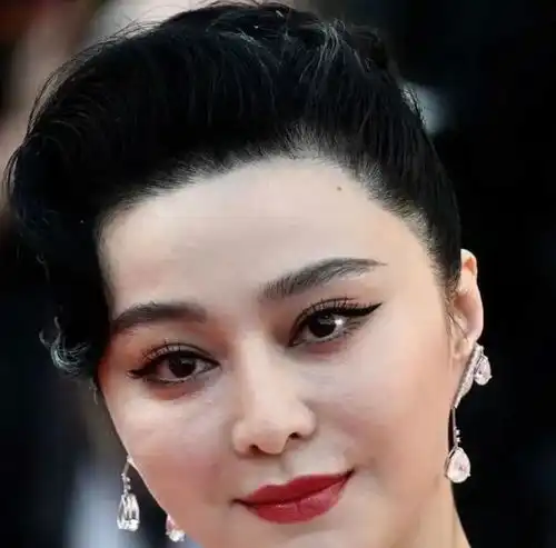 韩国女性沦为牺牲品20250308064405没滤镜真可怕,古力娜扎塌鼻梁,章子怡像老太,王祖贤丑到辣眼睛