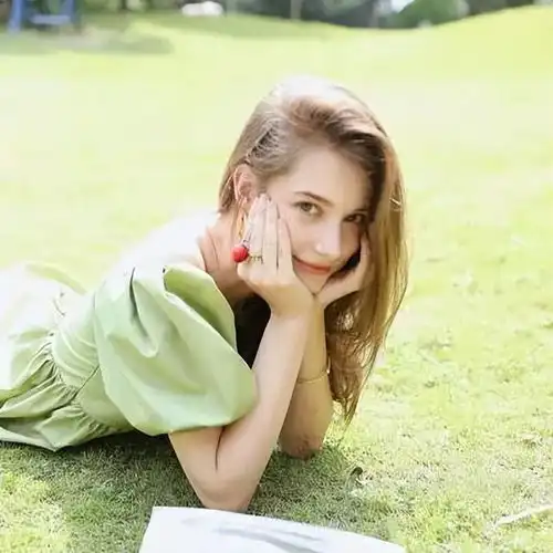 搞笑段子她摸了摸怀孕的肚子,害羞地说没有呢一直在等你呢