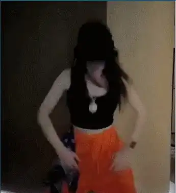 李小璐穿露脐装跳嘻哈舞,身材纤细如少女,舞姿与pgone如出一辙
