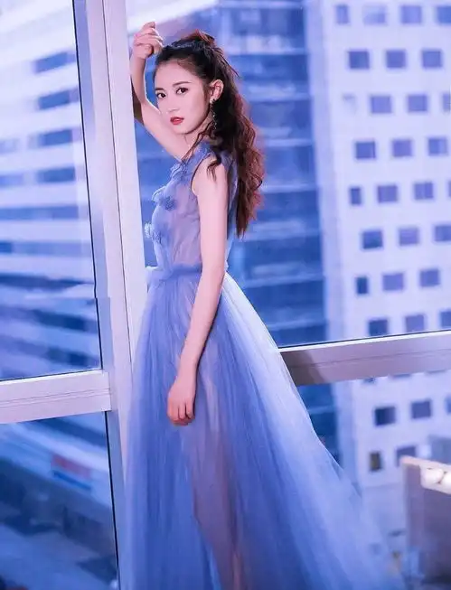 陈钰琪穿薄纱连衣裙,穿在身上仙气四溢,同时也彰显了甜美的气质