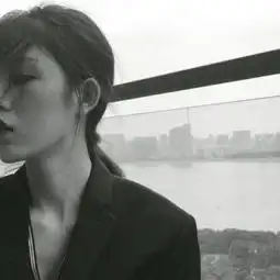 qq头像黑白女生冷酷孤独爱而不得最心酸了吧